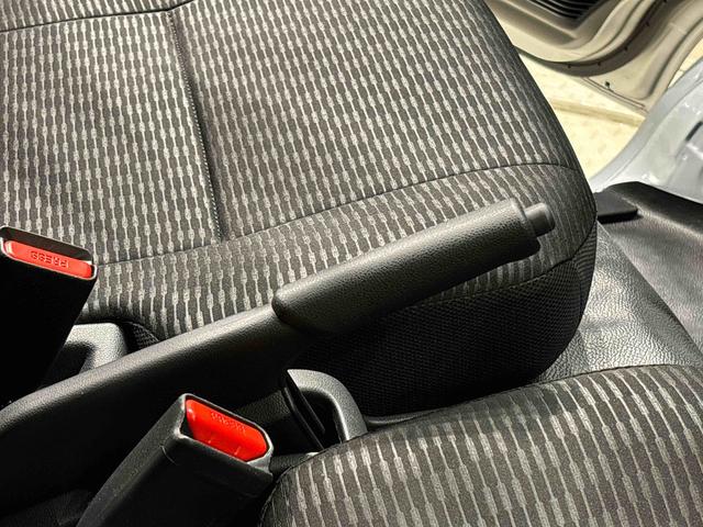 ハイゼットカーゴＤＸＬＥＤヘッドランプ　トップシェイドガラス　コーナーセンサー　オーバーヘッドシェルフ　フロントドアパワーウインドウ　キーレスエントリー　ＡＭ／ＦＭラジオ　テンパータイヤ　スチールホイール（広島県）の中古車