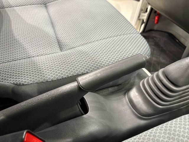 ハイゼットトラックジャンボ　４ＭＤ　ＭＴ車　ＡＭ／ＦＭラジオ　スペアタイヤマニュアルエアコン　ハンドサイドブレーキ　運転席・助手席パワーウィンドウ　チケットホルダー付きサンバイザー　ハロゲンヘッドライト（広島県）の中古車