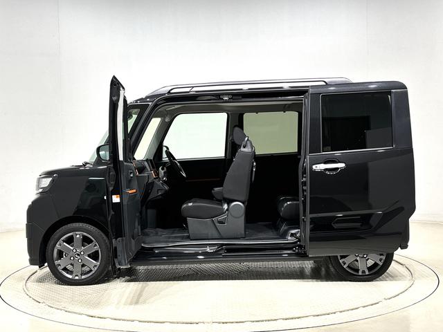 タントファンクロスターボ　　運転席・助手席シートヒーター純正ナビ装着用アップグレードパック　電動パーキングブレーキ　オートブレーキホールド機能　本革巻ステアリングホイール　１５インチアルミホイール　格納式リヤドアサンシェード　キーフリーシステム（広島県）の中古車