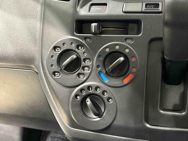 タウンエーストラックＤＸ　Ｘエディション　純正ナビゲーション　ドライブレコーダー４ＷＤ　４速ＡＴ　パワーウインドウ　手引き式サイドブレーキ　キーレスエントリー（広島県）の中古車