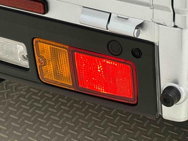 ハイゼットトラックスタンダード　農用スペシャル　４ＷＤ　大型荷台作業灯付リヤ４枚リーフスプリング　スーパーデフロック　アイドリングストップ車　スマートアシスト　ＡＭ／ＦＭラジオ　オートライト　バッテリーカバー　平床三方開　助手席側サイドアンダーミラー　運転席カップホルダー（広島県）の中古車