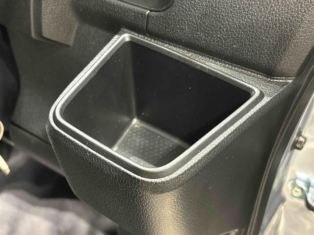 ハイゼットカーゴＤＸキーレスエントリー　マニュアルエアコン　運転席・助手席パワーウインドウ　オートライト　ハンド式サイドブレーキ　ハロゲンヘッドライト　アイドリングストップ機能　　　テンパータイヤ（広島県）の中古車