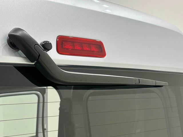 ハイゼットカーゴＤＸキーレスエントリー　マニュアルエアコン　運転席・助手席パワーウインドウ　オートライト　ハンド式サイドブレーキ　ハロゲンヘッドライト　アイドリングストップ機能　　　テンパータイヤ（広島県）の中古車