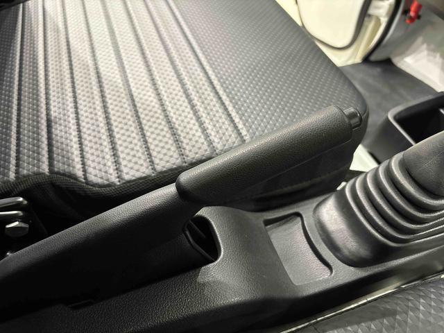 ハイゼットトラックスタンダード　マニュアルレベリング機能付ハロゲンヘッドランプ運転席ＳＲＳエアバック　バックソナー　電動式パワーステアリング　ＡＭ／ＦＭラジオ　あゆみ板掛けテールゲート　ＶＳＣ＆ＴＲＣ　衝突警報機能　衝突回避支援ブレーキ　車線逸脱警報機能　オートハイビーム（広島県）の中古車