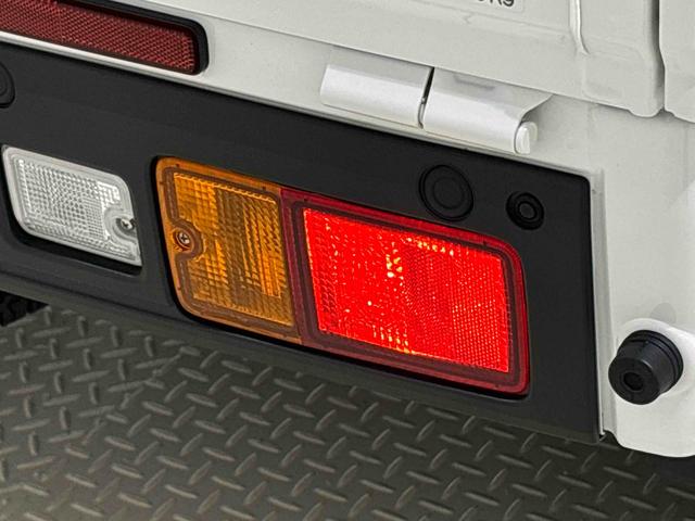 ハイゼットトラックスタンダード　マニュアルレベリング機能付ハロゲンヘッドランプ運転席ＳＲＳエアバック　バックソナー　電動式パワーステアリング　ＡＭ／ＦＭラジオ　あゆみ板掛けテールゲート　ＶＳＣ＆ＴＲＣ　衝突警報機能　衝突回避支援ブレーキ　車線逸脱警報機能　オートハイビーム（広島県）の中古車