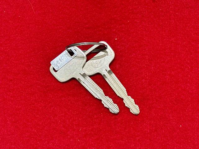 ハイゼットトラックスタンダード　マニュアルレベリング機能付ハロゲンヘッドランプ運転席ＳＲＳエアバック　バックソナー　電動式パワーステアリング　ＡＭ／ＦＭラジオ　あゆみ板掛けテールゲート　ＶＳＣ＆ＴＲＣ　衝突警報機能　衝突回避支援ブレーキ　車線逸脱警報機能　オートハイビーム（広島県）の中古車