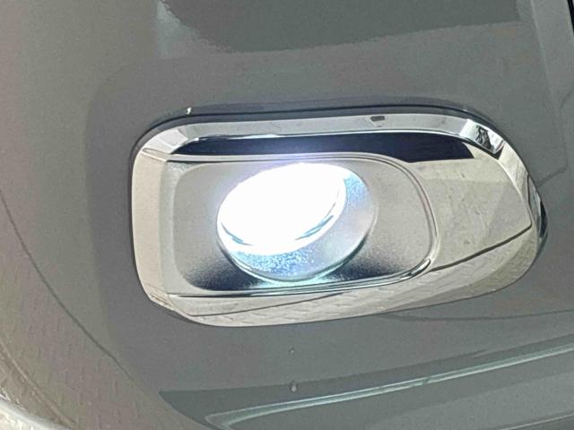 ムーヴキャンバスストライプスＧ　保温機能付きドリンクホルダー　キーフリーＬＥＤオートライト・フォグランプ　電動パーキングブレーキ　プッシュボタンスタート　セキュリティアラーム　バックカメラ　両側パワースライドドアウエルカムオープン機能　オート電動格納式ドアミラー（広島県）の中古車