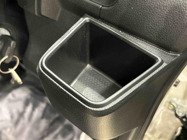 ハイゼットカーゴDX AM/FMラジオ マニュアルエアコン コーナーセンサートップシェイドガラス コーナーセンサー オーバーヘッドシェルフ フロントドアパワーウインドウ キーレスエントリー AM/FMラジオ テンパータイヤ スチールホイール(広島県)の中古車