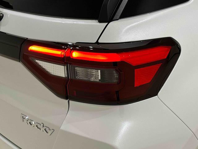 ロッキープレミアムＧ　ＨＥＶ　バックモニター　電動パーキングブレーキＬＥＤヘッドランプ・フォグランプ　全車速追従機能付アダプティブクルーズコントロール　レーンキープコントロール　ブラインドスポットモニター　１７インチアルミホイール　シートヒーター（広島県）の中古車