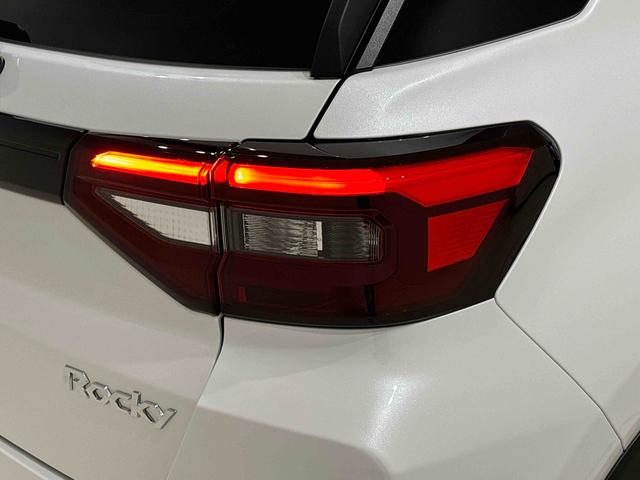 ロッキープレミアムＧ　ＨＥＶ　バックモニター対応カメラＬＥＤヘッドランプ・フォグランプ　全車速追従機能付アダプティブクルーズコントロール　レーンキープコントロール　１７インチアルミホイール　シートヒーター（広島県）の中古車