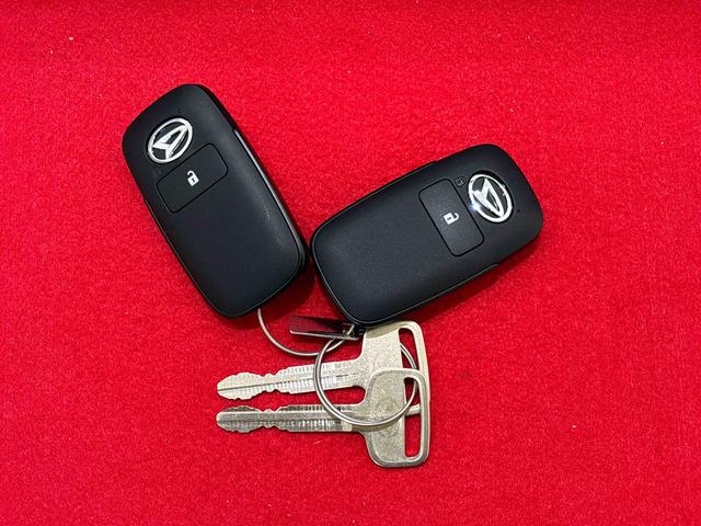 ハイゼットトラックジャンボエクストラ 電動格納式ドアミラー パワーウインドウLEDヘッドランプ オーバーヘッドシェルフ プッシュボタンスタート キーフリーシステム スーパーUV&IRカットガラス(フロントガラス) スペアタイヤ 10CMフロントスピーカー(広島県)の中古車