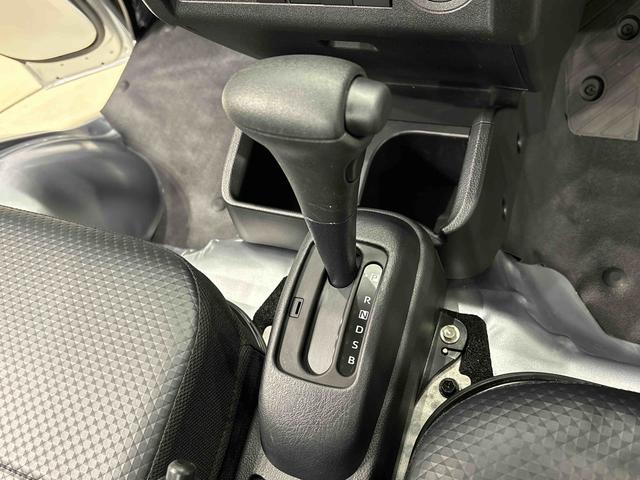 ハイゼットトラックスタンダード　２ＷＤ　ＣＶＴ車　ラジオチューナー付きハロゲンヘッドランプ　運転席ＳＲＳエアバック　電動式パワーステアリング　マニュアルエアコン　あゆみ板掛けテールゲート　スペアタイヤ　ガードフレーム（広島県）の中古車