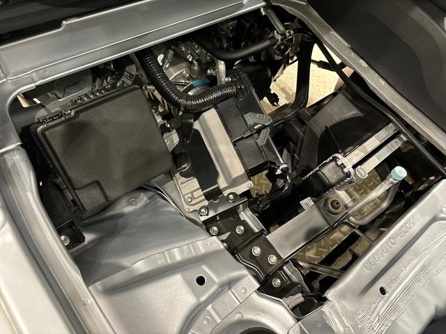 ハイゼットトラックスタンダード　２ＷＤ　ＣＶＴ車　ラジオチューナー付きハロゲンヘッドランプ　運転席ＳＲＳエアバック　電動式パワーステアリング　マニュアルエアコン　あゆみ板掛けテールゲート　スペアタイヤ　ガードフレーム（広島県）の中古車