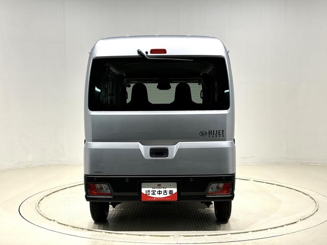 ハイゼットカーゴDX キーレスエントリーシステム リヤヒーターハロゲンヘッドランプ オーバーヘッドシェルフ 荷室ランプ AM・FMラジオ テンパータイヤ スチールホイール マニュアルエアコン マニュアルレベリング機能付きオートライト アイドリングストップ(広島県)の中古車