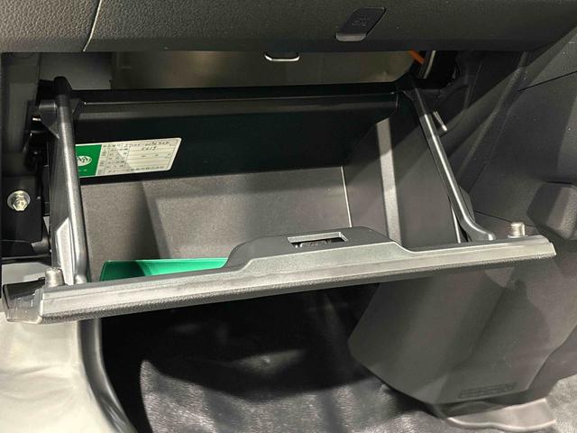 ハイゼットカーゴDX キーレスエントリーシステム リヤヒーターハロゲンヘッドランプ オーバーヘッドシェルフ 荷室ランプ AM・FMラジオ テンパータイヤ スチールホイール マニュアルエアコン マニュアルレベリング機能付きオートライト アイドリングストップ(広島県)の中古車