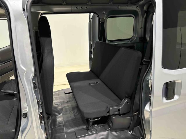 ハイゼットカーゴDX キーレスエントリーシステム リヤヒーターハロゲンヘッドランプ オーバーヘッドシェルフ 荷室ランプ AM・FMラジオ テンパータイヤ スチールホイール マニュアルエアコン マニュアルレベリング機能付きオートライト アイドリングストップ(広島県)の中古車