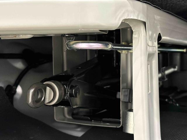 ハイゼットカーゴDX キーレスエントリーシステム リヤヒーターハロゲンヘッドランプ オーバーヘッドシェルフ 荷室ランプ AM・FMラジオ テンパータイヤ スチールホイール マニュアルエアコン マニュアルレベリング機能付きオートライト アイドリングストップ(広島県)の中古車