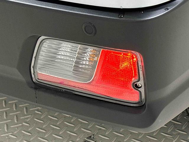 ハイゼットカーゴDX キーレスエントリーシステム リヤヒーターハロゲンヘッドランプ オーバーヘッドシェルフ 荷室ランプ AM・FMラジオ テンパータイヤ スチールホイール マニュアルエアコン マニュアルレベリング機能付きオートライト アイドリングストップ(広島県)の中古車