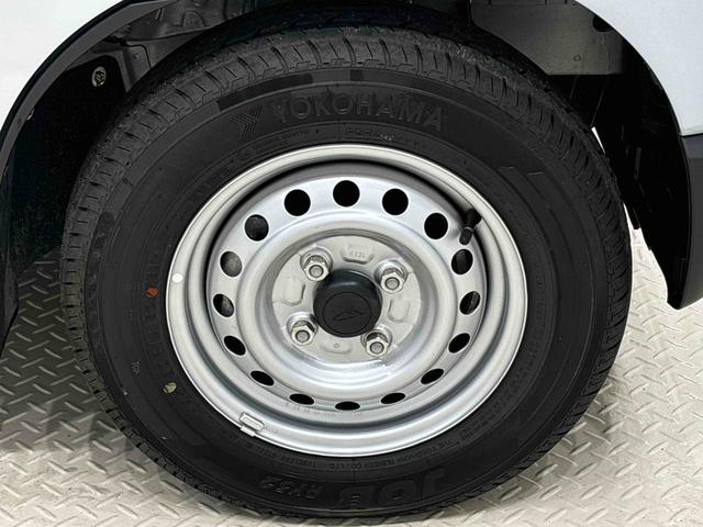 ハイゼットカーゴDX キーレスエントリーシステム リヤヒーターハロゲンヘッドランプ オーバーヘッドシェルフ 荷室ランプ AM・FMラジオ テンパータイヤ スチールホイール マニュアルエアコン マニュアルレベリング機能付きオートライト アイドリングストップ(広島県)の中古車