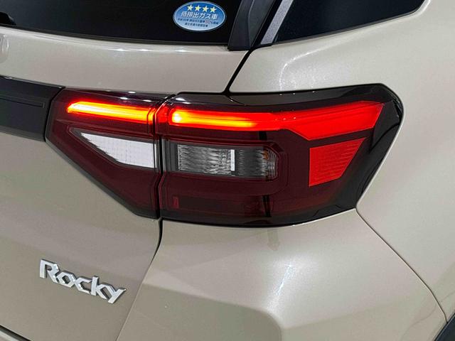 ロッキープレミアム　ナビゲーション　ドライブレコーダー　ＥＴＣＬＥＤヘッドランプ・フォグランプ　全車速追従機能付アダプティブクルーズコントロール　レーンキープコントロール　ブラインドスポットモニター　１７インチアルミホイール　シートヒーター　ナビゲーション（広島県）の中古車