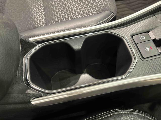 ロッキープレミアムＧＬＥＤヘッドランプ・フォグランプ　全車速追従機能付アダプティブクルーズコントロール　レーンキープコントロール　１７インチアルミホイール　シートヒーター（広島県）の中古車