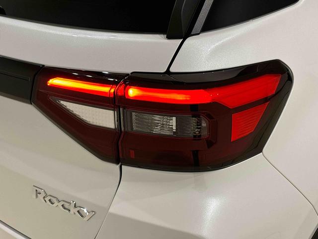 ロッキープレミアムＧＬＥＤヘッドランプ・フォグランプ　全車速追従機能付アダプティブクルーズコントロール　レーンキープコントロール　１７インチアルミホイール　シートヒーター（広島県）の中古車