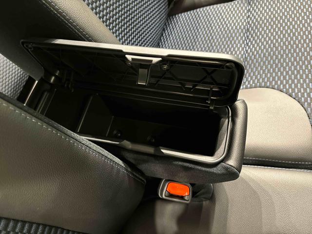 タントカスタムＲＳ　ターボ　運転席・助手席シートヒーター純正ナビ装着用アップグレードパック　両側電動スライドドア　電動パーキングブレーキ　オートブレーキホールド機能　格納式リヤドアサンシェード　運転席シートリフター　チルトステアリング　キーフリーシステム（広島県）の中古車