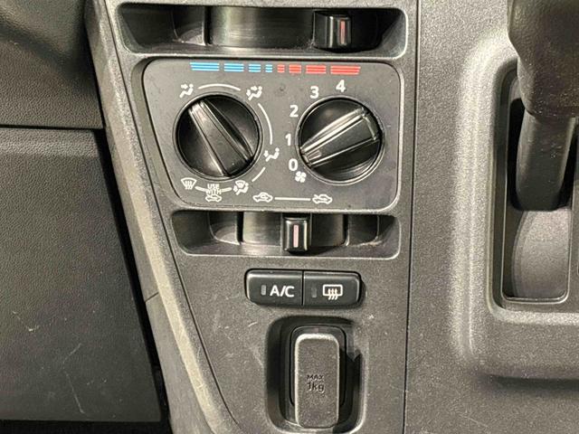 ハイゼットカーゴＤＸ　ＳＡIII　４ＷＤ　キーレスエントリー　パワーウインド手引き式サイドブレーキ　トップシェイドガラス　オーバーヘッドシェルフ　リヤワイパー　スペアタイヤ　ＡＭＦＭラジオ　オートライト　アイドリングストップ（広島県）の中古車