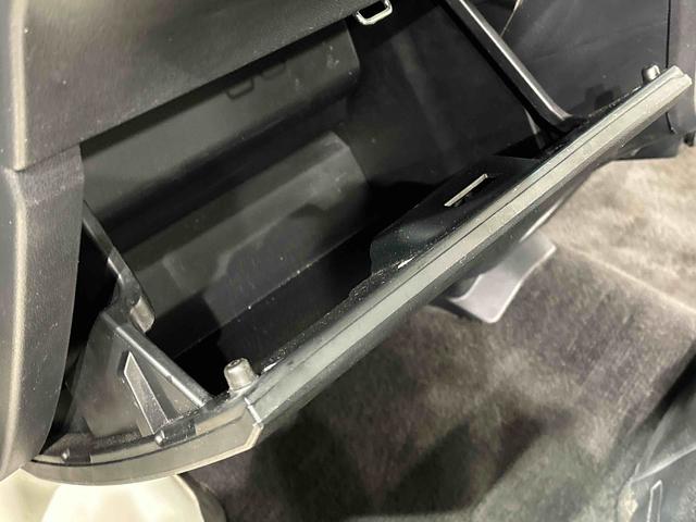 ハイゼットカーゴＤＸ　ＳＡIII　４ＷＤ　キーレスエントリー　パワーウインド手引き式サイドブレーキ　トップシェイドガラス　オーバーヘッドシェルフ　リヤワイパー　スペアタイヤ　ＡＭＦＭラジオ　オートライト　アイドリングストップ（広島県）の中古車