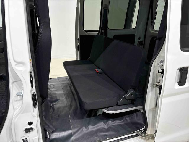 ハイゼットカーゴＤＸ　ＳＡIII　４ＷＤ　キーレスエントリー　パワーウインド手引き式サイドブレーキ　トップシェイドガラス　オーバーヘッドシェルフ　リヤワイパー　スペアタイヤ　ＡＭＦＭラジオ　オートライト　アイドリングストップ（広島県）の中古車