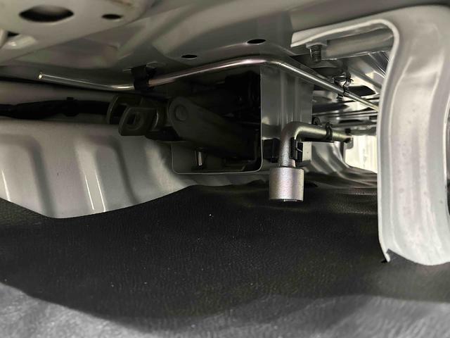 ハイゼットカーゴＤＸ　ＳＡIII　４ＷＤ　キーレスエントリー　パワーウインド手引き式サイドブレーキ　トップシェイドガラス　オーバーヘッドシェルフ　リヤワイパー　スペアタイヤ　ＡＭＦＭラジオ　オートライト　アイドリングストップ（広島県）の中古車