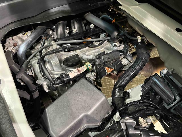 ハイゼットカーゴＤＸ　ＳＡIII　４ＷＤ　キーレスエントリー　パワーウインド手引き式サイドブレーキ　トップシェイドガラス　オーバーヘッドシェルフ　リヤワイパー　スペアタイヤ　ＡＭＦＭラジオ　オートライト　アイドリングストップ（広島県）の中古車