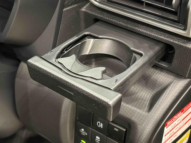 ロッキープレミアムG HEV 電動パーキング ETCバックカメラ純正ナビ装着用アップグレードパック ETC 運転席・助手席シートヒーター 本革巻ステアリングホイール 電動パーキングブレーキ オートブレーキホールド機能 17インチアルミホイール キーフリーシステム(広島県)の中古車