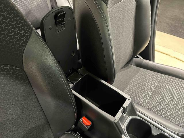 ロッキープレミアムG HEV 電動パーキング ETCバックカメラ純正ナビ装着用アップグレードパック ETC 運転席・助手席シートヒーター 本革巻ステアリングホイール 電動パーキングブレーキ オートブレーキホールド機能 17インチアルミホイール キーフリーシステム(広島県)の中古車