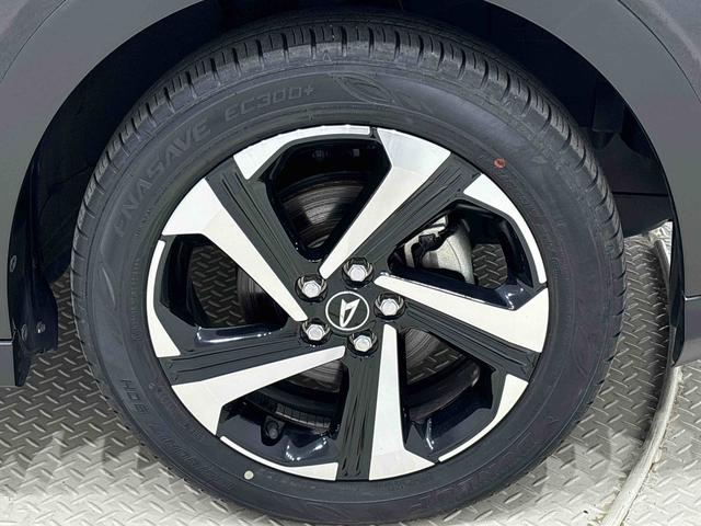 ロッキープレミアムG HEV 電動パーキング ETCバックカメラ純正ナビ装着用アップグレードパック ETC 運転席・助手席シートヒーター 本革巻ステアリングホイール 電動パーキングブレーキ オートブレーキホールド機能 17インチアルミホイール キーフリーシステム(広島県)の中古車