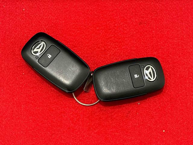 ロッキープレミアムG HEV 電動パーキング ETCバックカメラ純正ナビ装着用アップグレードパック ETC 運転席・助手席シートヒーター 本革巻ステアリングホイール 電動パーキングブレーキ オートブレーキホールド機能 17インチアルミホイール キーフリーシステム(広島県)の中古車