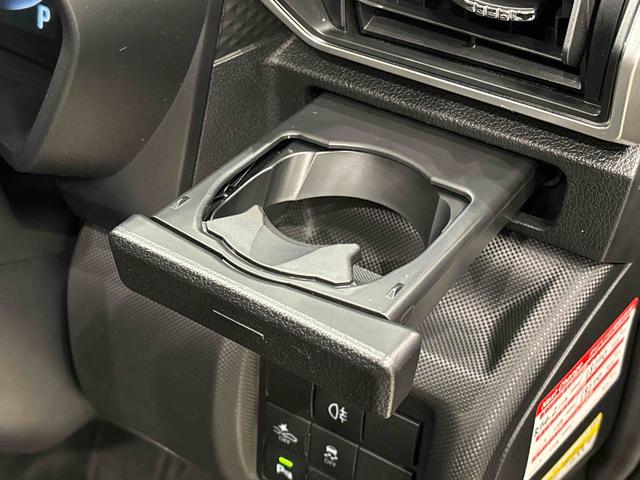 ロッキープレミアムＧ　ＨＥＶ　ナビ・パノラマカメラ・ＥＴＣＬＥＤヘッドランプ・フォグランプ　全車速追従機能付アダプティブクルーズコントロール　レーンキープコントロール　ブラインドスポットモニター　１７インチアルミホイール　シートヒーター（広島県）の中古車