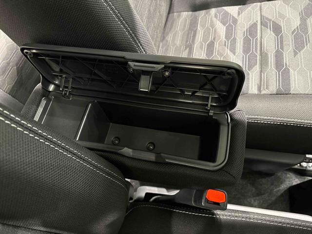 タフトＧ　クロムベンチャー　バックモニター対応カメラスカイフィールトップ　クロムパック　メッキパック　シルバーアンダーガーニッシュ　インテリアアクセント　ＬＥＤオートライト＆フォグランプ　電動パーキングブレーキ　バックカメラ　アルミホイール（広島県）の中古車