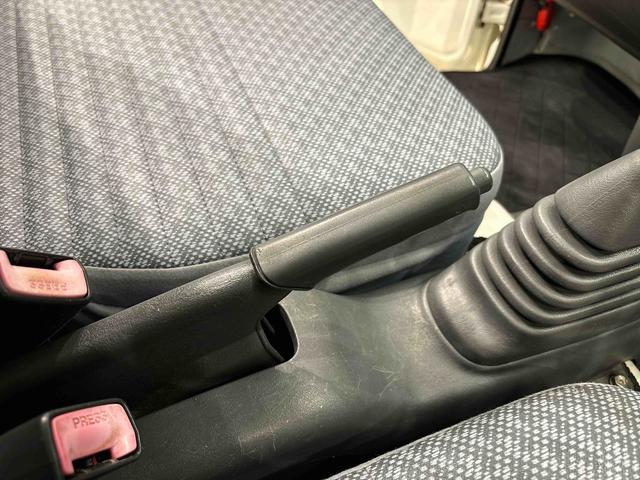 ハイゼットトラックエアコン・パワステ　スペシャル４ＷＤ　マニュアル　マニュアルエアコン　パワーステアリング　ヘッドライトレベリング　バイザー　スペアタイヤ　ガードフレームＡＭＦＭラジオ（広島県）の中古車