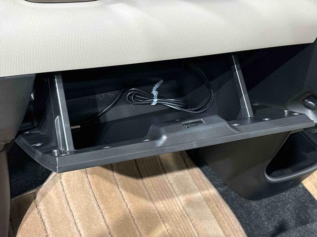 ムーヴキャンバスＸリミテッドメイクアップ　ＳＡII　カーナビ　バックカメラ付ＬＥＤヘッドランプ・フォグランプ　置き楽ボックス　オートライト　プッシュボタンスタート　セキュリティアラーム　パノラマモニター対応カメラ　両側パワースライドドア（広島県）の中古車