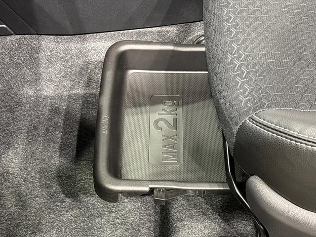 ロッキープレミアムＧ　ＨＥＶＬＥＤヘッドランプ・フォグランプ　全車速追従機能付アダプティブクルーズコントロール　レーンキープコントロール　ブラインドスポットモニター　１７インチアルミホイール　シートヒーター（広島県）の中古車