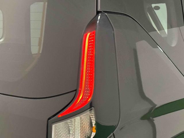 ムーヴRS パノラマモニター対応 両側電動スライドドアLEDオートライト・フォグランプ 電動パーキングブレーキ プッシュボタンスタート セキュリティアラーム バックカメラ オート電動格納式ドアミラー(広島県)の中古車