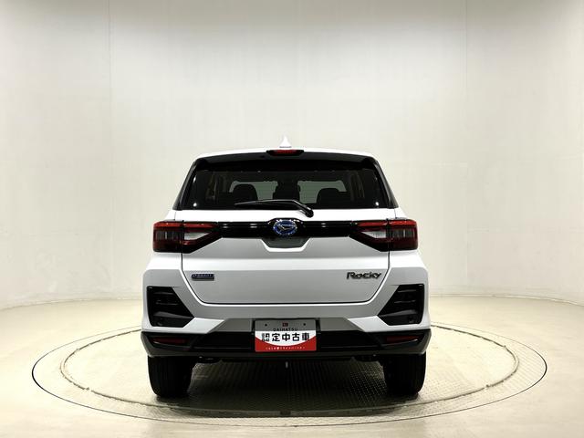 ロッキープレミアムＧ　ＨＥＶ　パノラマモニター対応カメラ標準装備ＬＥＤヘッドライト・フォグランプ　運転席・助手席シートヒーター　電動パーキングブレーキ　オートエアコン　プッシュボタンスタート　サイドエアバッグ　オートライト　キーフリーシステム（広島県）の中古車