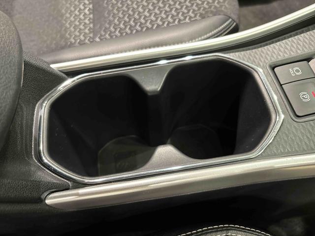 ロッキープレミアムＧ　ＨＥＶ　パノラマモニター対応カメラ標準装備ＬＥＤヘッドライト・フォグランプ　運転席・助手席シートヒーター　電動パーキングブレーキ　オートエアコン　プッシュボタンスタート　サイドエアバッグ　オートライト　キーフリーシステム（広島県）の中古車