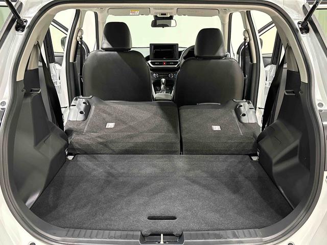 ロッキープレミアムＧ　ＨＥＶ　パノラマモニター対応カメラ標準装備ＬＥＤヘッドライト・フォグランプ　運転席・助手席シートヒーター　電動パーキングブレーキ　オートエアコン　プッシュボタンスタート　サイドエアバッグ　オートライト　キーフリーシステム（広島県）の中古車