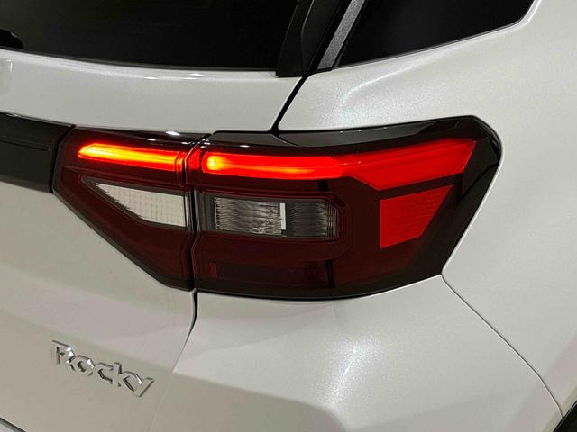 ロッキープレミアムＧ　ＨＥＶ　パノラマモニター対応カメラ標準装備ＬＥＤヘッドライト・フォグランプ　運転席・助手席シートヒーター　電動パーキングブレーキ　オートエアコン　プッシュボタンスタート　サイドエアバッグ　オートライト　キーフリーシステム（広島県）の中古車