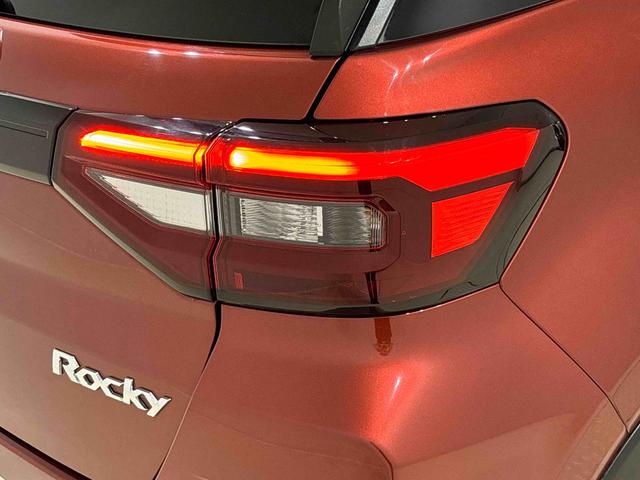 ロッキープレミアムＧ　ＨＥＶ　ＬＥＤヘッドライト・フォグランプバックモニター　電動パーキングブレーキ　運転席・助手席シートヒーター　プッシュボタンスタート　サイドエアバッグ　オートライト　オートエアコン　キーフリーシステム　純正アルミホイール（広島県）の中古車