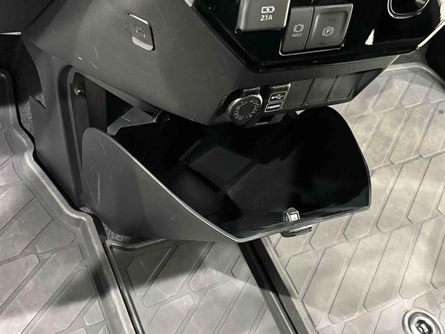 トールカスタムＧ　ターボ　９インチナビ　ＥＴＣ　バックモニターナビ　バックカメラ　ＥＴＣ　ＬＥＤヘッドランプ・フォグランプ　アルミホイール　オートライト　プッシュボタンスタート　クルーズコントロール　　コーナーセンサー　パワースライドドア　キーフリーシステム（広島県）の中古車