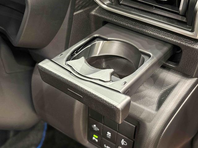 ロッキーＸ　ＨＥＶ　純正ナビゲーション　ドライブレコーダー　ＥＴＣ純正ナビ装着用アップグレードパック　電動パーキングブレーキ　オートブレーキホールド機能　オートライト　サイドエアバッグ　運転席シートリフター　チルトステアリング（広島県）の中古車