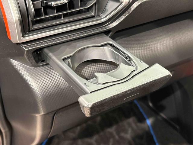 ロッキーＸ　ＨＥＶ　純正ナビゲーション　ドライブレコーダー　ＥＴＣ純正ナビ装着用アップグレードパック　電動パーキングブレーキ　オートブレーキホールド機能　オートライト　サイドエアバッグ　運転席シートリフター　チルトステアリング（広島県）の中古車